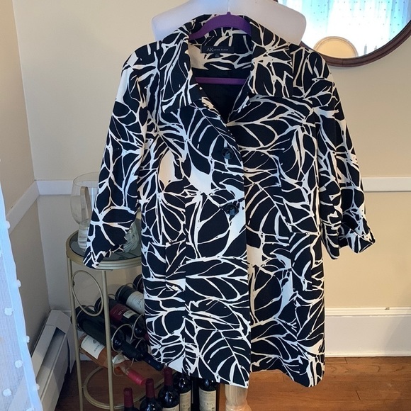 Anne Klein Large along Lined and Buttoned Blazer/Coat in EUC - Picture 1 of 6